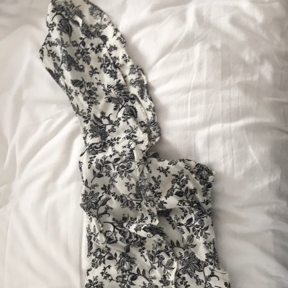 off the shoulder crop top - Picture 3 of 5